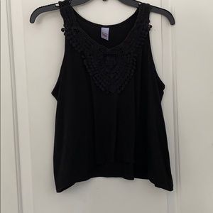 black detailed tank